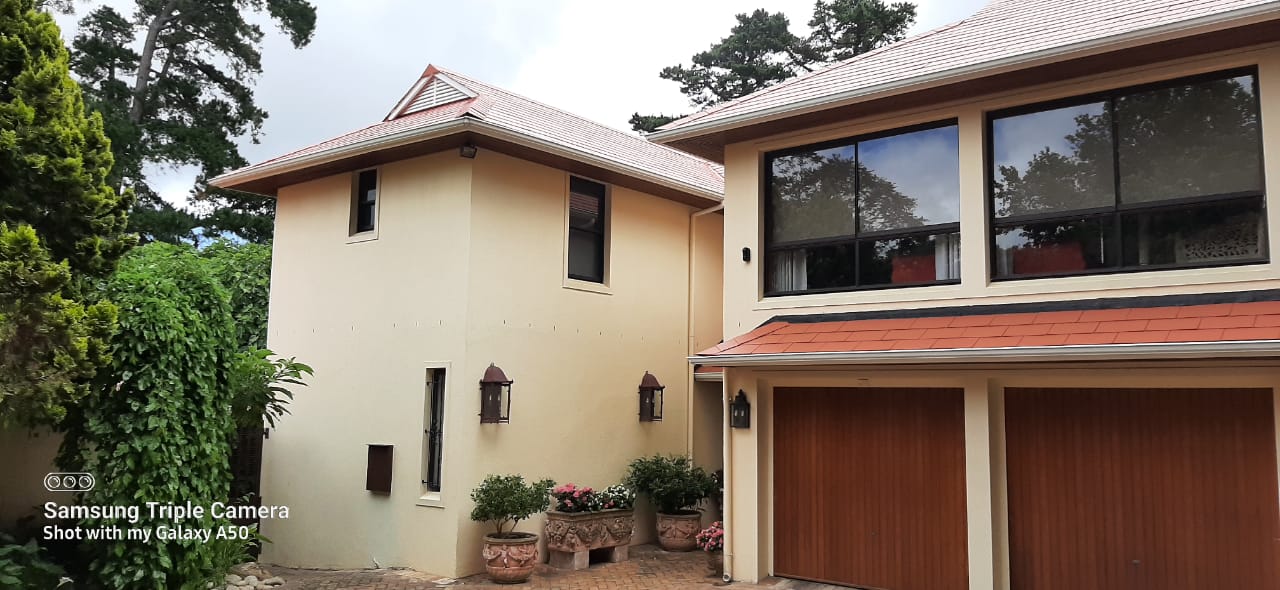 Nutec slate roof - Entrance